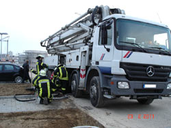 LKW verliert Diesel